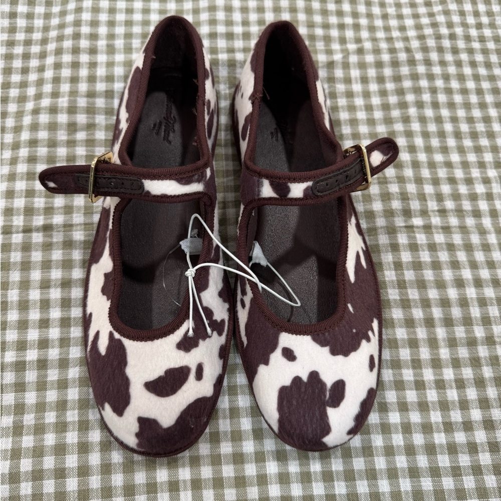Universal Thread Cowprint Flats.